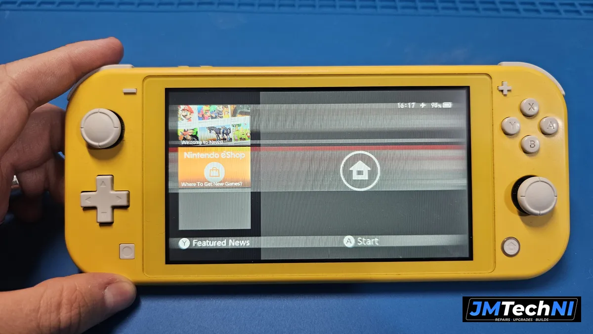 Faulty display with lines and distortion